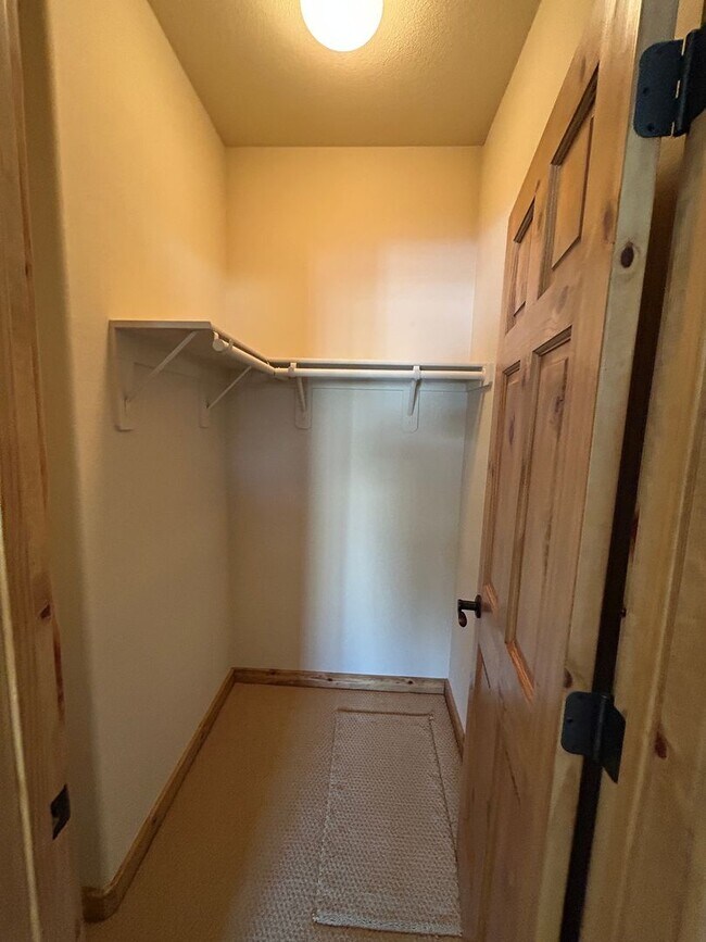 Building Photo - Long-Term Lease: The Ponderosa Meadows Townhouse