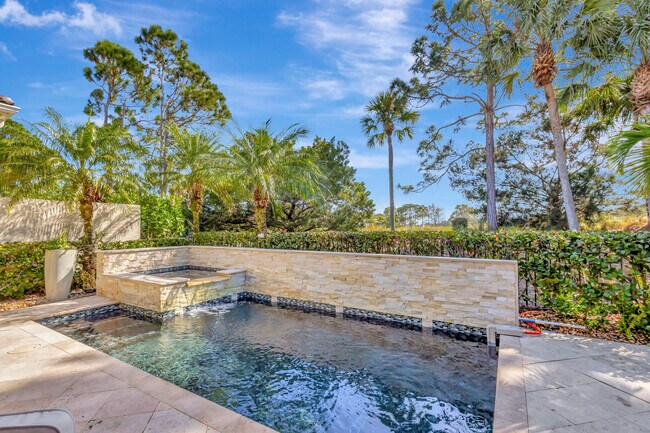 Building Photo - 128 Esperanza Way