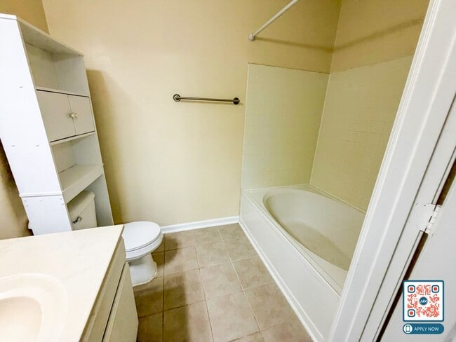 Building Photo - Beautiful 2 bedroom/2 bathroom Resort-Style Living Minutes from Beaches & Golf