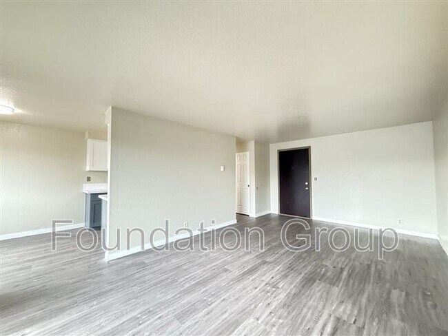 Building Photo - 938 N 100th St