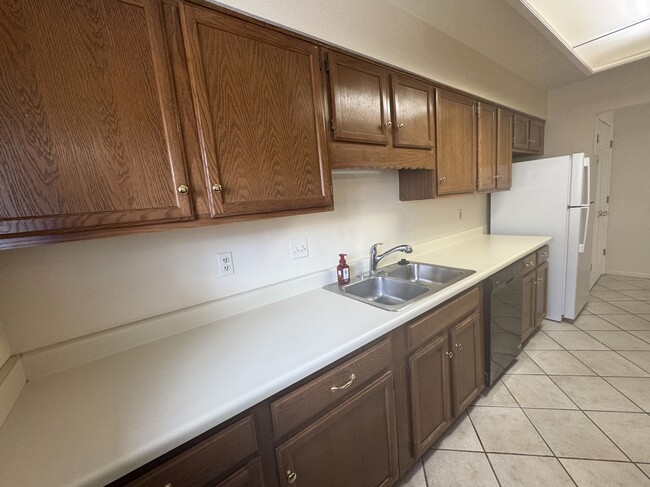 Building Photo - 9362 W Coal Mine Ave