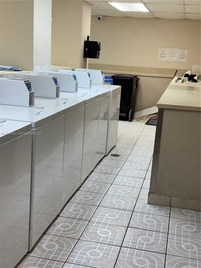 Building Photo - 1805 Sans Souci Blvd