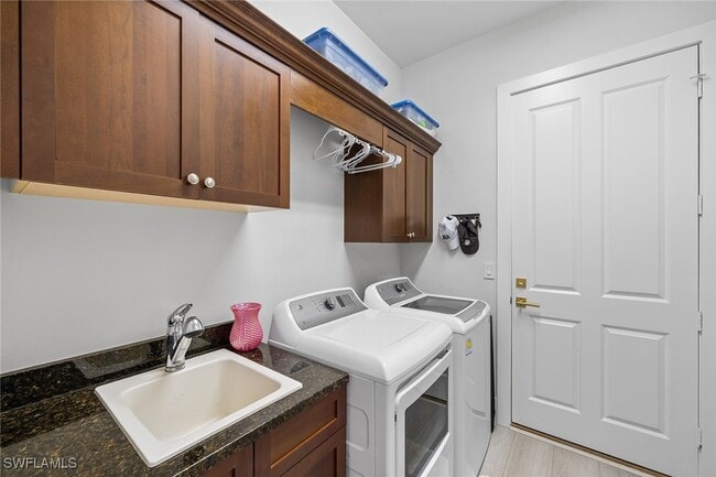 Building Photo - 6597 Caldecott Dr