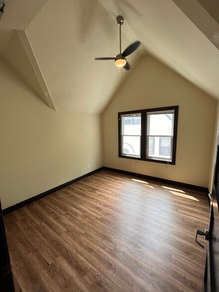 Building Photo - 141 E Gorham St
