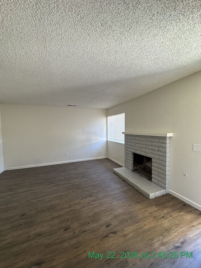 Building Photo - 1566