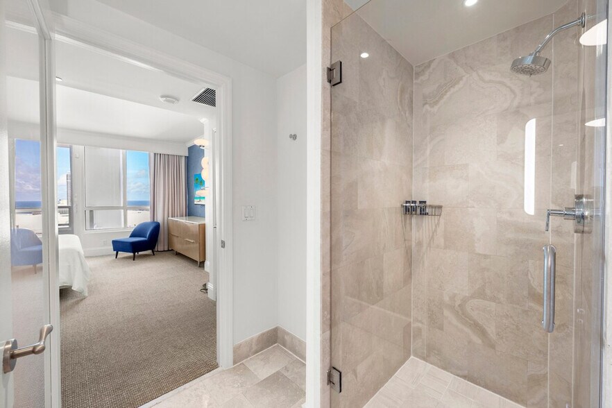 Building Photo - 4343 Collins Ave