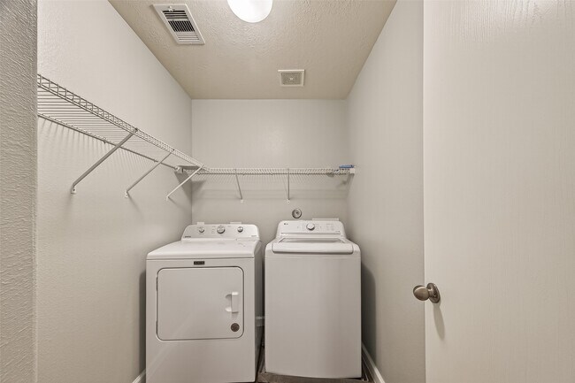 Building Photo - 10902 Clear Villa Ln