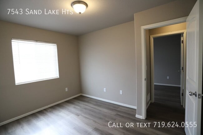 Building Photo - 7543 Sand Lake Heights