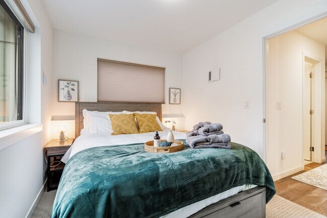 Building Photo - 724 3rd Ave N