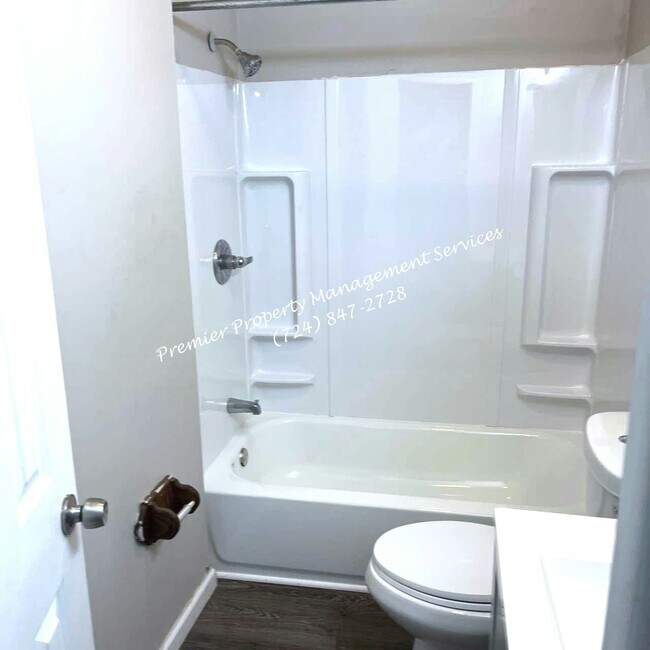 Building Photo - 401 Jackson St