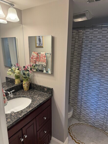 Building Photo - 1700 17th St NW