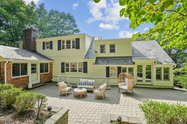 Building Photo - 304 Forest Dr S