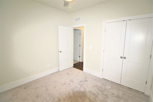 Building Photo - Elegant 3 Bedroom 2 Full 2 Half Bath Townhome in Ashburn