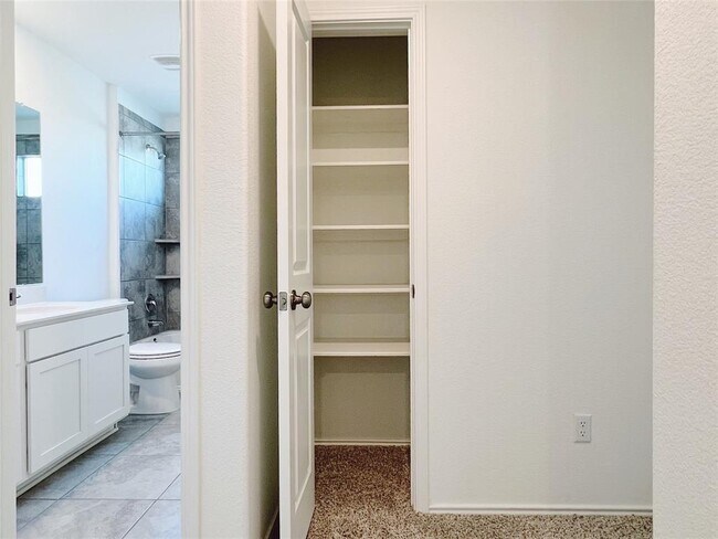 Building Photo - 5621 Bellissima Way