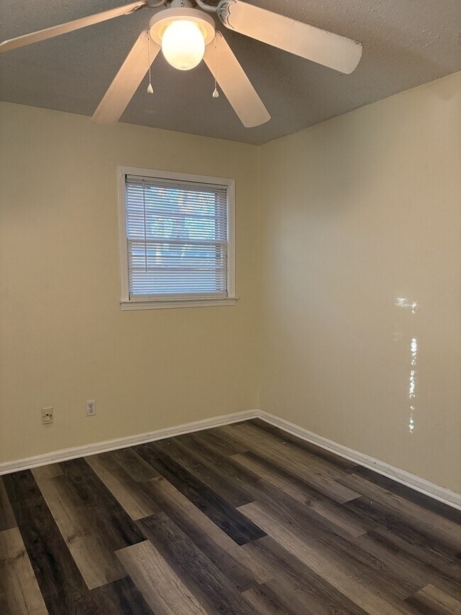 Building Photo - 2 Bedroom 2 Bathroom