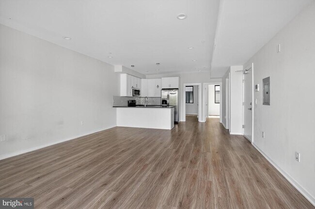 Building Photo - 381 Martin St