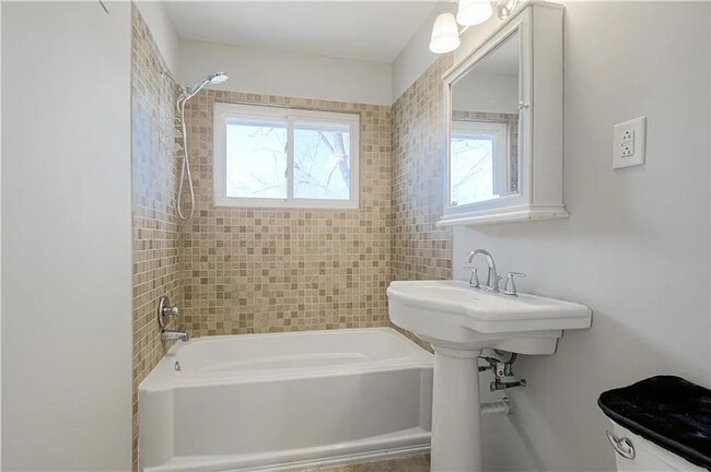Building Photo - COMING SOON! 3 Bedrooms 2 Bathrooms $1,550