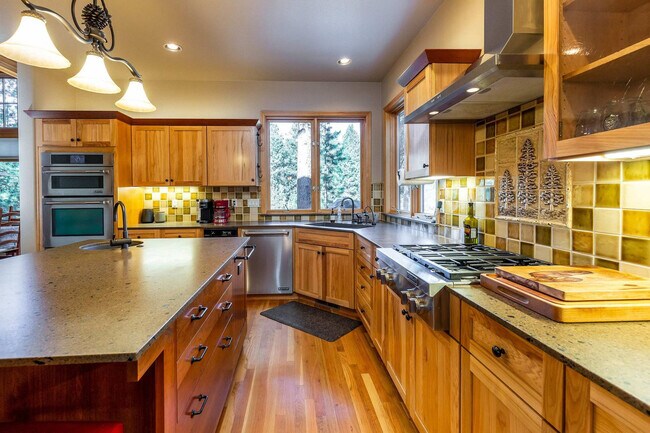 Building Photo - 17028 Cooper Dr