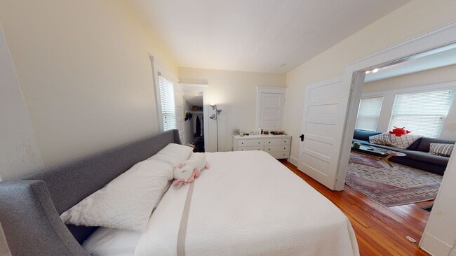 Building Photo - [In-Unit Laundry; Garden] Townhouse-Style Living, with Historical Details & Parking!