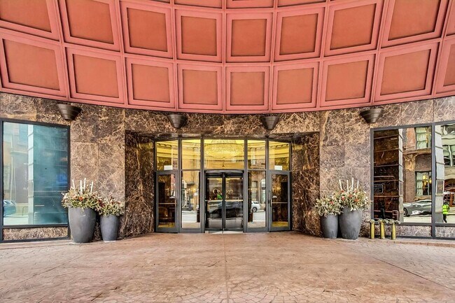 Building Photo - 10 E Ontario St