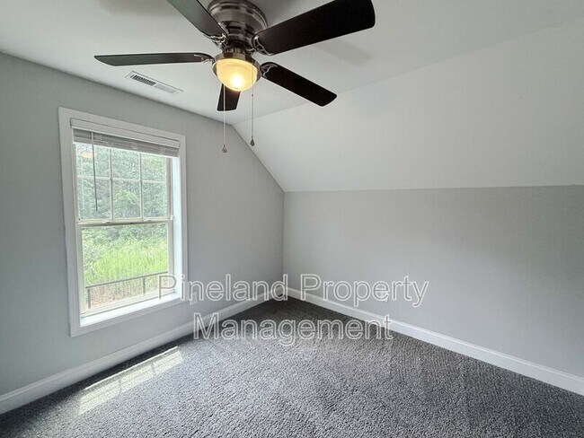 Building Photo - 668 McKenzie Rd