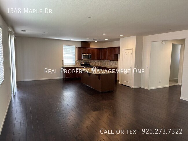 Building Photo - 1348 Maple Dr