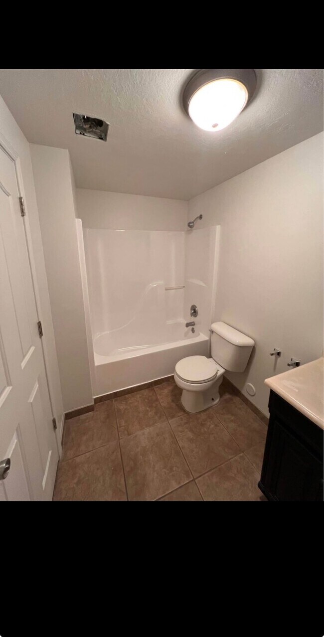 Building Photo - 3004 S Perennial Ct