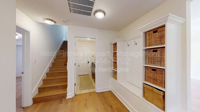 Building Photo - 283 Holland Dr
