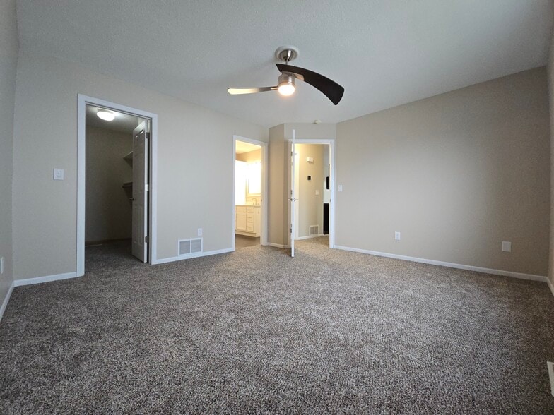 Spacious Master Bedroom - 994 38 1/2 Ave W