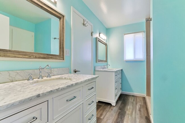 Building Photo - Spacious 6-Bedroom Pool Home Near ASU with 2-Car Garage