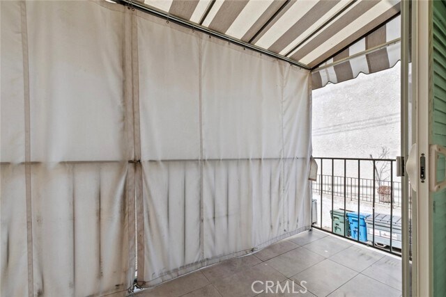 Building Photo - 557 E San Jose Ave