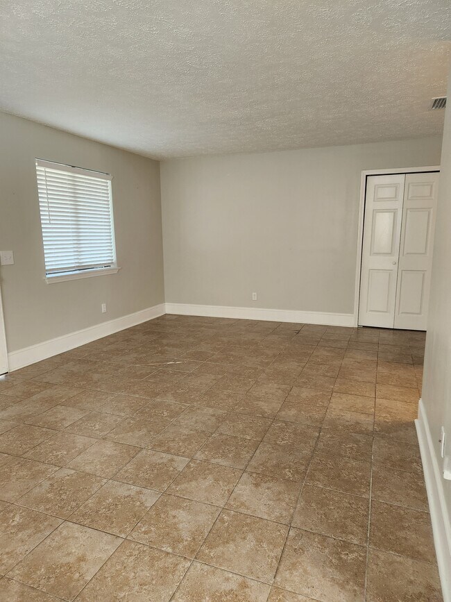 Living room - 2510 W 9th St