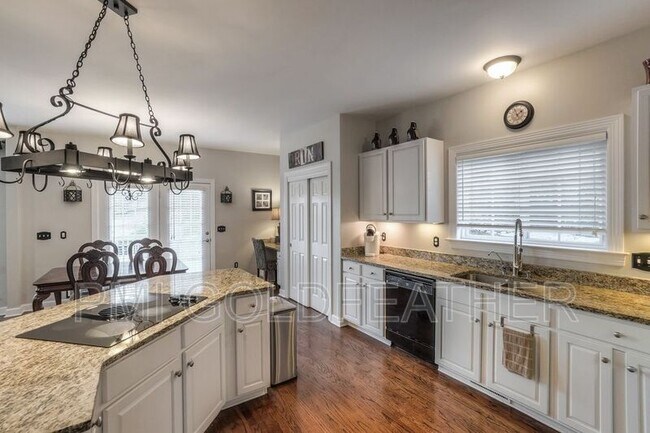 Building Photo - 1515 Towne Park Ln
