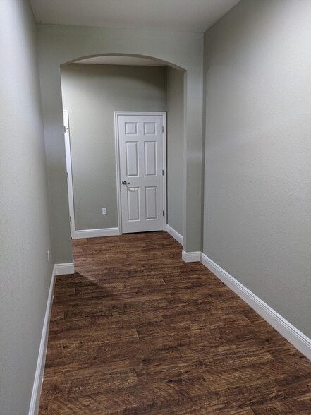 Foyer - 2023 Sophia Pl