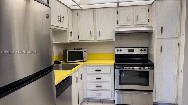 Building Photo - 1200 St Charles Pl