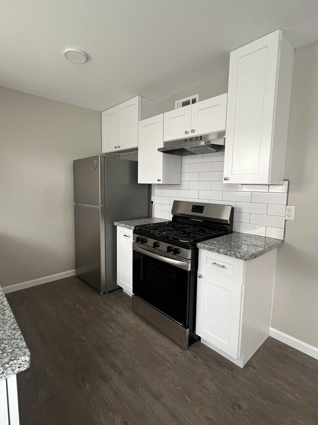 Building Photo - 9745 Long Point Rd