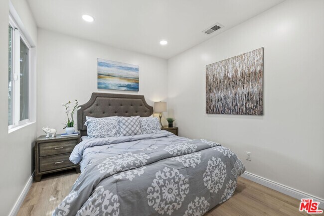 Building Photo - 13 Pepper Ct