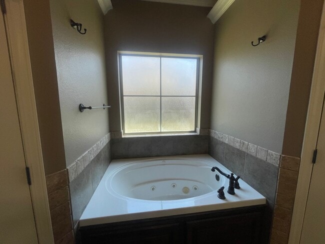 Building Photo - Gardens Of Southgate Beauty, Waiting for You!