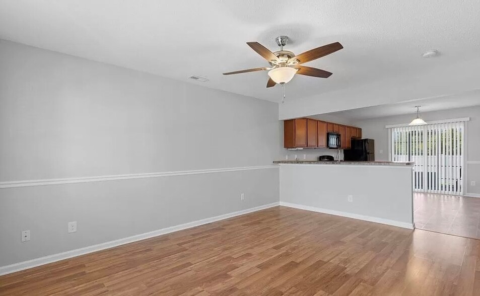 Living Room - 4011 Grandeur Ave