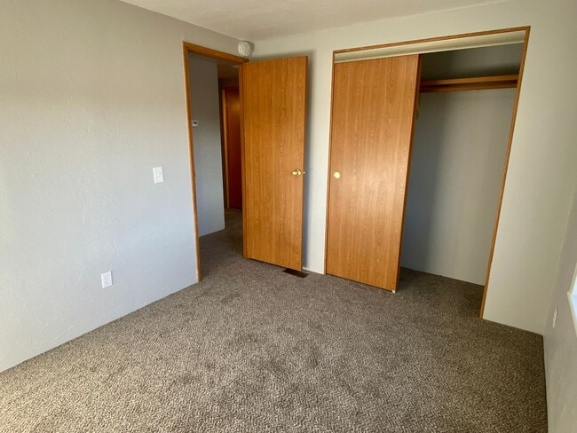 Building Photo - 3 Bedroom 2 Bathroom house in Crooked River Ranch with huge views and a shop!