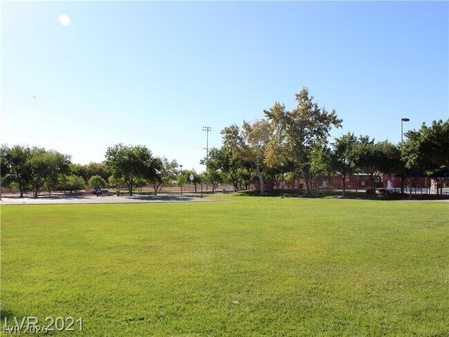 Building Photo - 2025 Shining Feather Ln