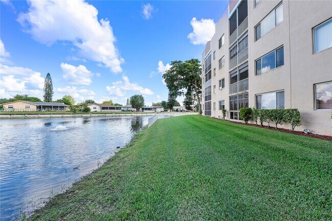 Building Photo - 9599 Weldon Cir