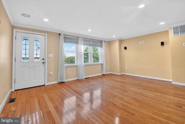 Building Photo - 643 47th St