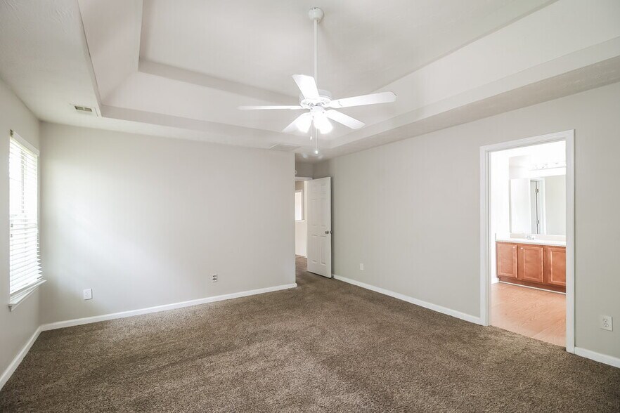 Building Photo - 112 Garrison Ln