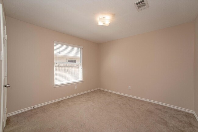 Building Photo - 2223 Shady Pine Dr