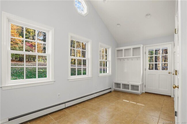 Building Photo - 202 S Bald Hill Rd