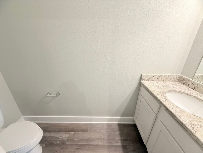 Building Photo - 3 Bed/2.5 Bath Townhome - Prime Pensacola ...