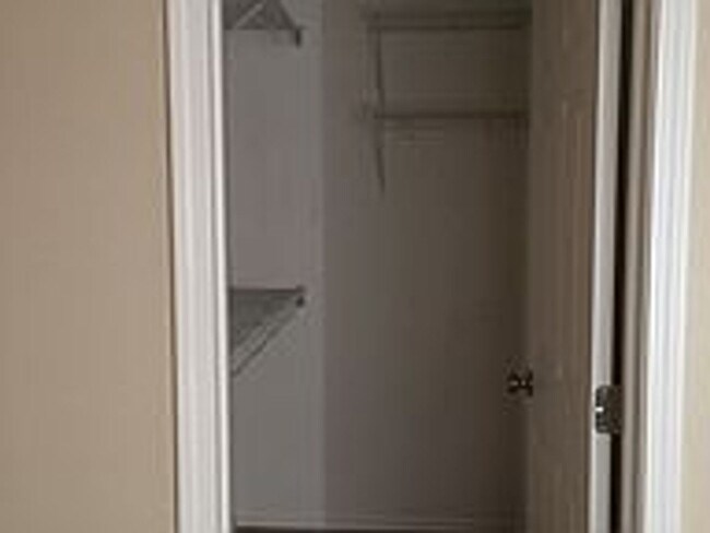 Building Photo - Comfort Meets Convenience in the Heart of Pullman