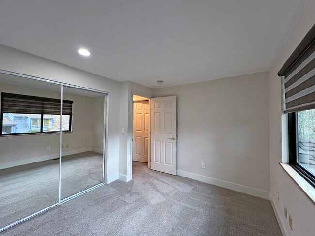 Building Photo - Gorgeous 3 Bedroom 2 Bath Home in Desirable Fairwood, Renton