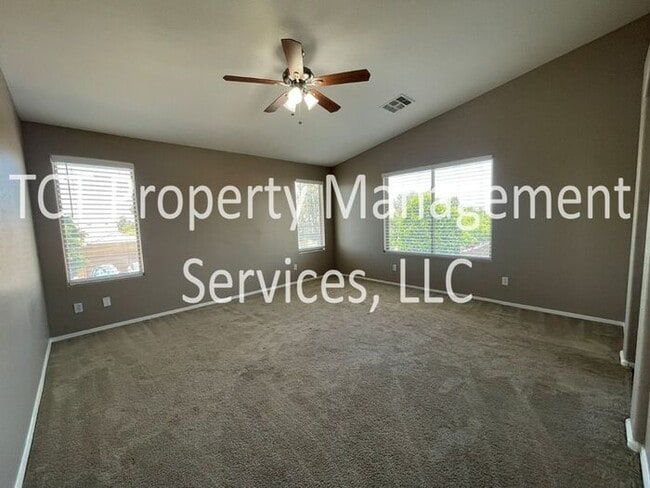 Building Photo - Updated 4 Bedroom on Corner Lot!